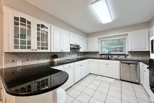 4027 Martinshire Dr, Houston, TX 77025 - Photo 11