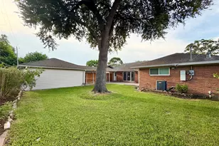 4027 Martinshire Dr, Houston, TX 77025 - Photo 27