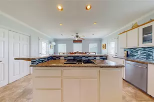 816 Pinata Dr, Crystal Beach, TX 77650 - Photo 21