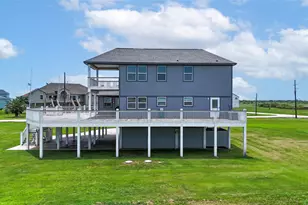 816 Pinata Dr, Crystal Beach, TX 77650 - Photo 3