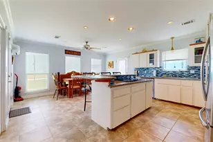 816 Pinata Dr, Crystal Beach, TX 77650 - Photo 19