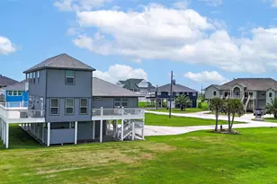 816 Pinata Dr, Crystal Beach, TX 77650 - Photo 5