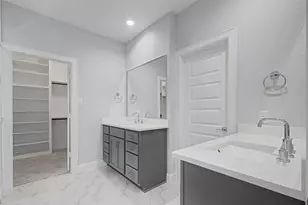 911 W 35th St, Houston, TX 77018 - Photo 19