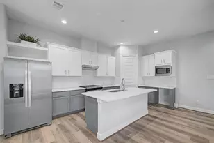 911 W 35th St, Houston, TX 77018 - Photo 9