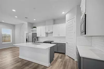 911 W 35th Street #E, Houston, TX 77018 - Photo 1