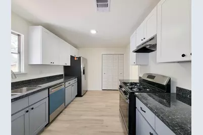 301 Cypress Street, Lake Jackson, TX 77566 - Photo 11