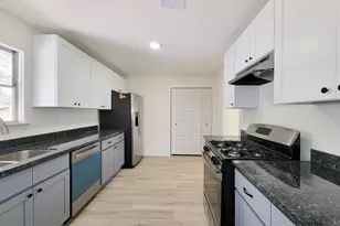 301 Cypress St, Lake Jackson, TX 77566 - Photo 11