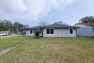 301 Cypress St, Lake Jackson, TX 77566 - Photo 39