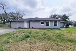 301 Cypress St, Lake Jackson, TX 77566 - Photo 37