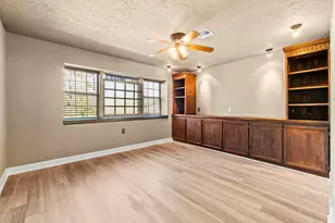 306 Rolling Hills Dr, Conroe, TX 77304 - Photo 9