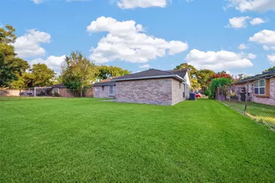8410 Garden Parks Drive, Houston, TX 77075 - Photo 35