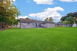 8410 Garden Parks Dr, Houston, TX 77075 - Photo 33