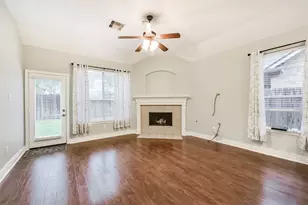 1065 Brigid Ct, Dickinson, TX 77539 - Photo 5