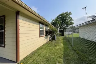 3220 Iowa St, Baytown, TX 77520 - Photo 13