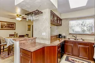 10183 Beekman Pl Dr, Houston, TX 77043 - Photo 1