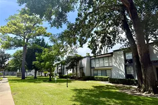 10183 Beekman Pl Dr, Houston, TX 77043 - Photo 21