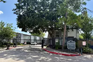 10183 Beekman Pl Dr, Houston, TX 77043 - Photo 3
