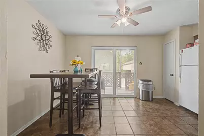 2521 Crosstimbers Street #H3, Huntsville, TX 77320 - Photo 7