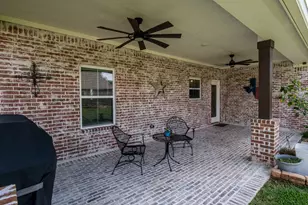 1 Greystone Ct, Angleton, TX 77515 - Photo 21