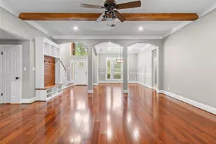 300 Broadmoor Dr, Huntsville, TX 77340 - Photo 3