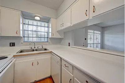 7714 Renwick Drive #K113, Houston, TX 77081 - Photo 11