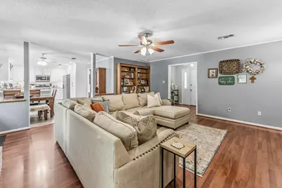 610 Green Hills Drive, Huntsville, TX 77340 - Photo 7