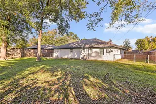 150 Gruss Dr, Houston, TX 77060 - Photo 3