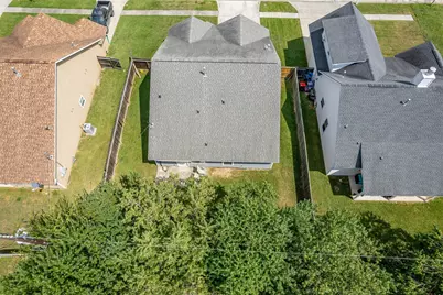 2111 W Gulf Street, Baytown, TX 77520 - Photo 9