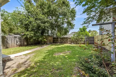 3406 Avenue Q 1/2, Galveston, TX 77550 - Photo 3