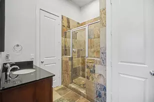 1744 W 25th St, Houston, TX 77008 - Photo 9