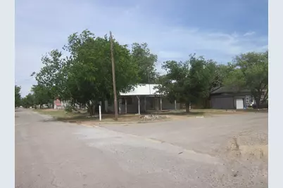 401 Avenue F SE, Childress, TX 79201 - Photo 1