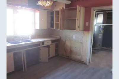 401 Avenue F SE, Childress, TX 79201 - Photo 9