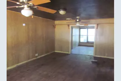 401 Avenue F SE, Childress, TX 79201 - Photo 3