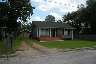 319 N Hunt St, Bellville, TX 77418 - Photo 1