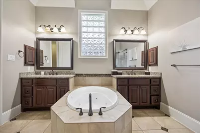 10 Windsor Court, Houston, TX 77055 - Photo 17