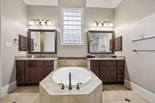 10 Windsor Ct, Houston, TX 77055 - Photo 17