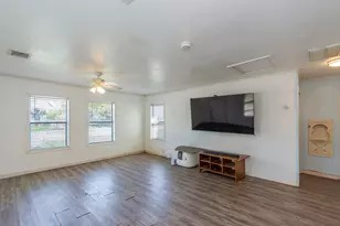 1231 W 7th St, Freeport, TX 77541 - Photo 3