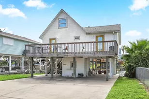 22113 Yoakum Dr, Galveston, TX 77554 - Photo 3