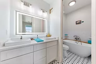 13 Caravelle Ct, Galveston, TX 77554 - Photo 15