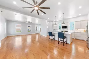 13 Caravelle Ct, Galveston, TX 77554 - Photo 7