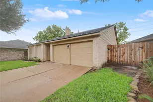 16355 La Luna Dr, Houston, TX 77083 - Photo 3