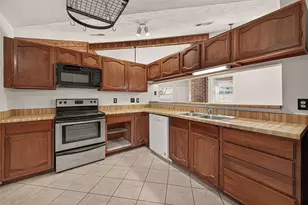10135 Shell Rock Rd, La Porte, TX 77571 - Photo 11