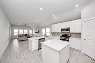 10915 W Fall Fern Circle, Houston, TX 77044 - Photo 11