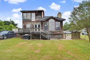 423 S 4th St, La Porte, TX 77571 - Photo 1