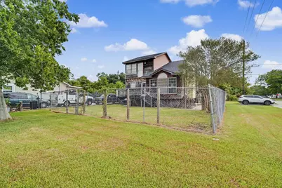 423 S 4th Street, La Porte, TX 77571 - Photo 5