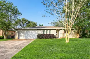 16923 Blackhawk Blvd, Friendswood, TX 77546 - Photo 1