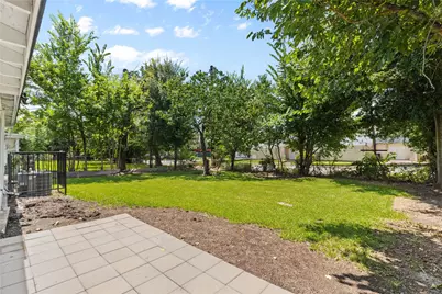 4838 Van Fleet Street, Houston, TX 77033 - Photo 17