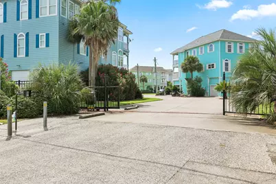 1007 Lillian Lane, Galveston, TX 77554 - Photo 5
