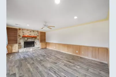 2111 Diane Street, Pinehurst, TX 77362 - Photo 5