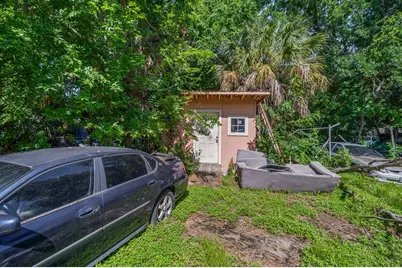 320 Eichwurzel Lane, Houston, TX 77009 - Photo 17